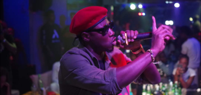 Niyi KosiBeru réussit son premier showcase de l’année, ce fut une soirée purement «IDUNU»